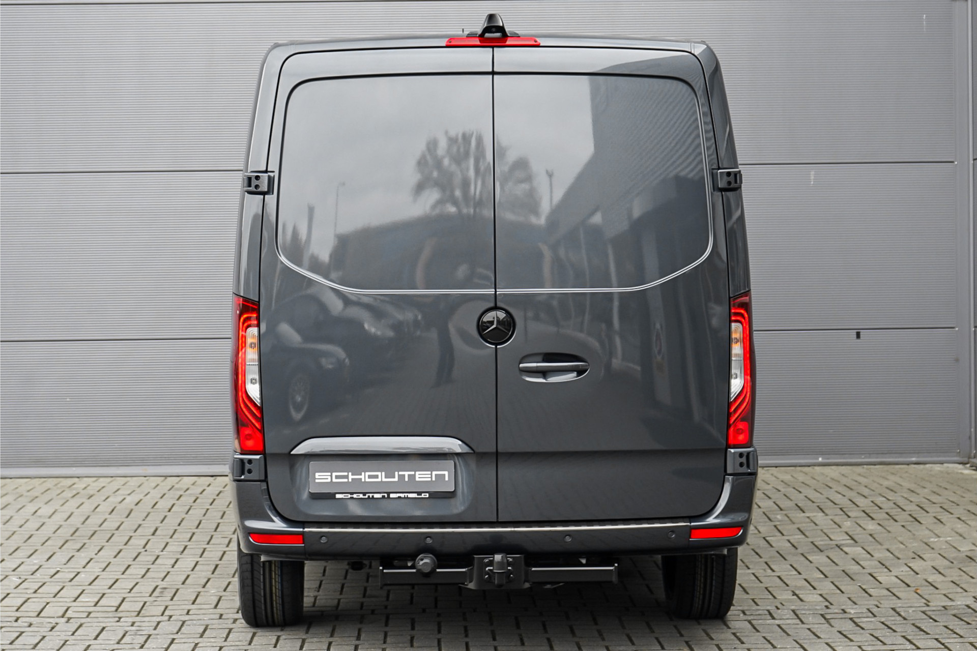 42173735-10.jpg